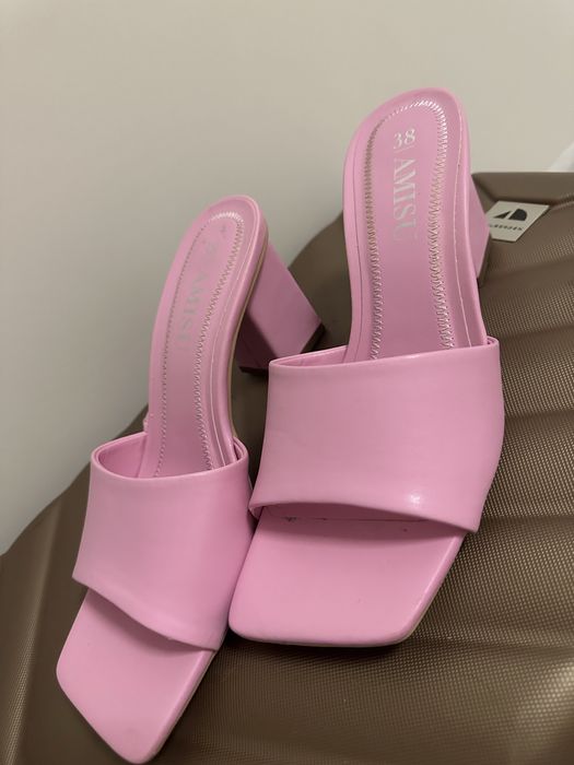 Босоніжки рожеві нові