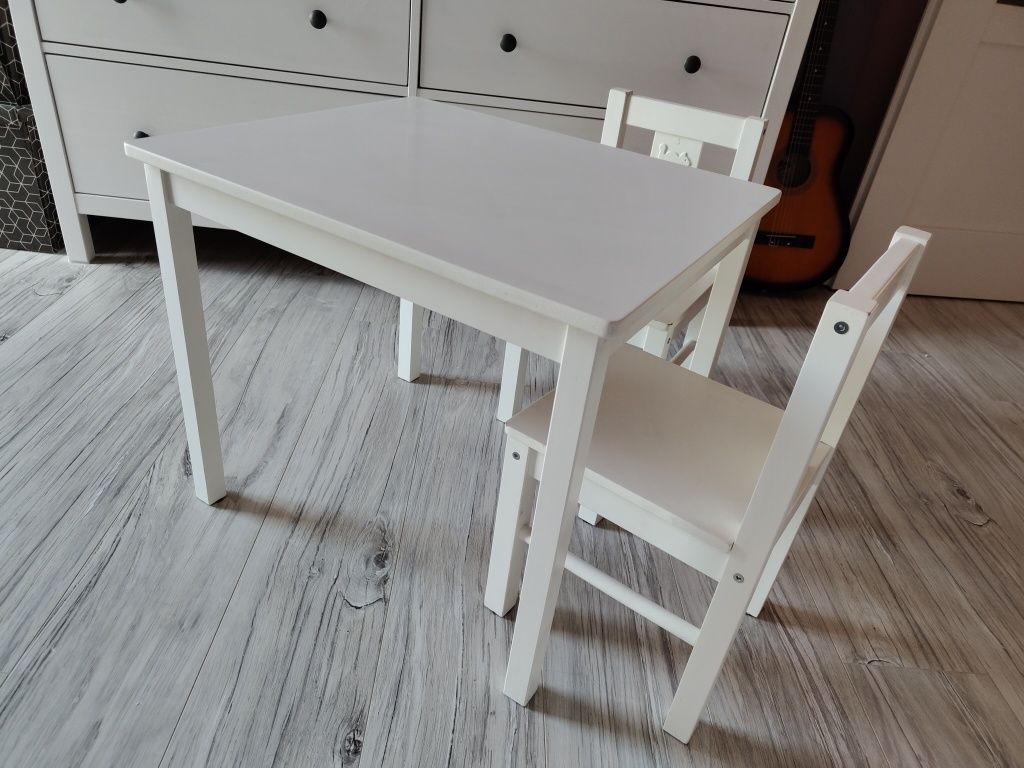 Stolik i 2 krzesełka dla dzieci Ikea