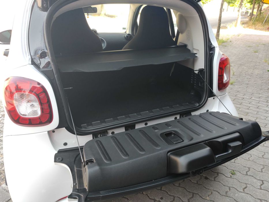 smart fortwo coupe
0.9 Turbo Urban Shadow Edition 2dr Auto