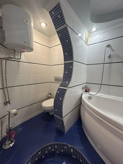 Продаж 4 кімнатної квартири .вул Незалежеості