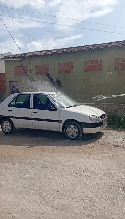 Saxo a gasolina em bom estado