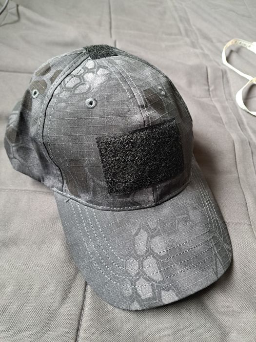 Nowa, lekka czapka z daszkiem