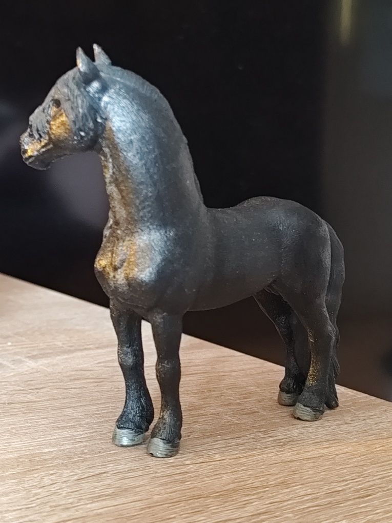 Konie Schleich Fryzyjski i źrebak rasy Trakeńskiej