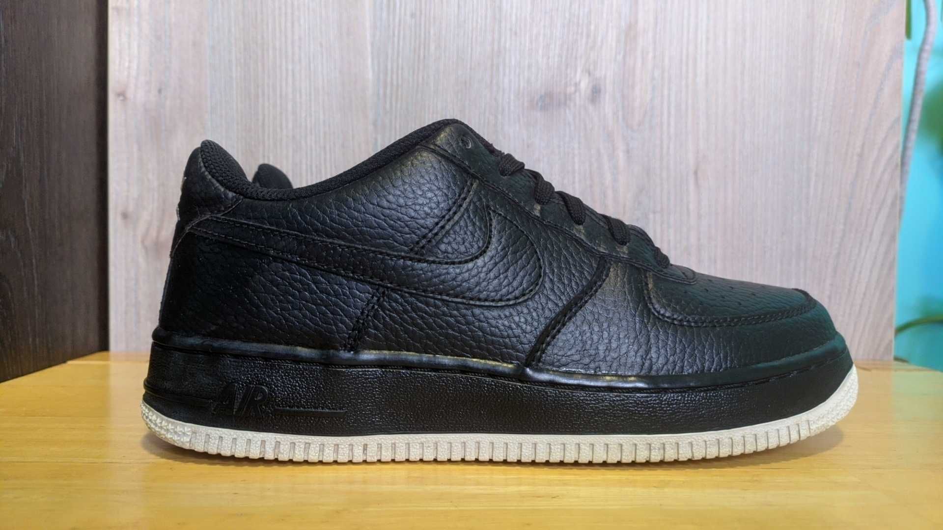 Кожаные кроссовки Nike Air Force