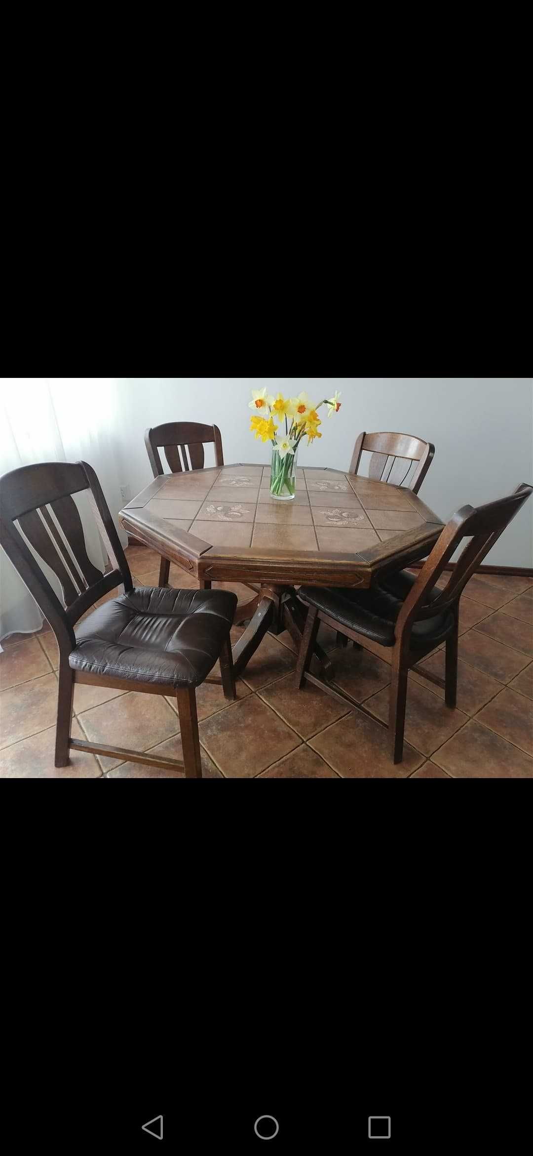 Stół dębowy  wyłożony płytkami + 4 krzesła
