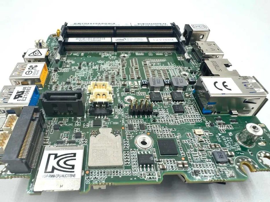 Материнка від Intel nuc7i7bnb, Intel Core i7-7567u