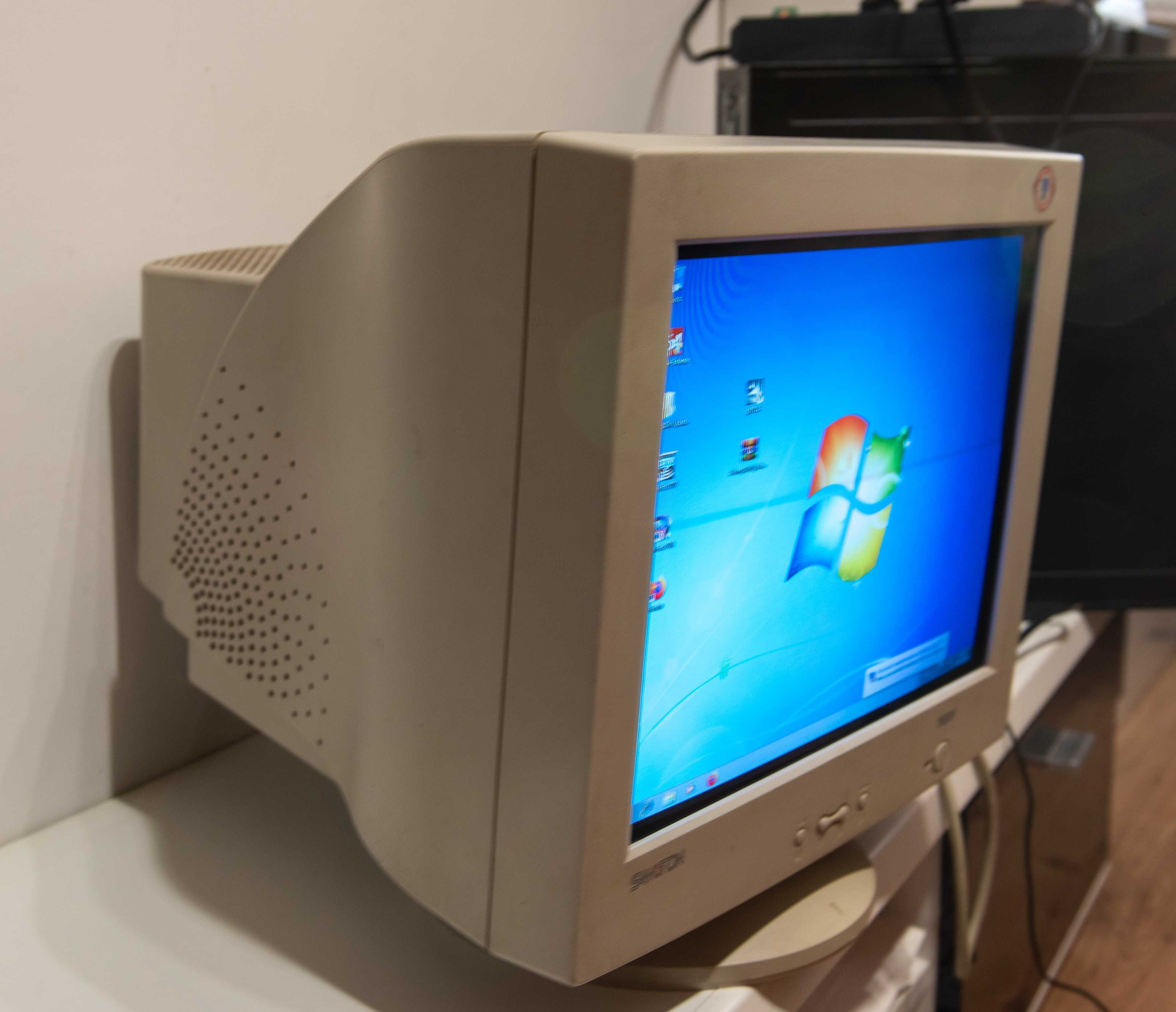 Monitor retro Samtron 76BDF