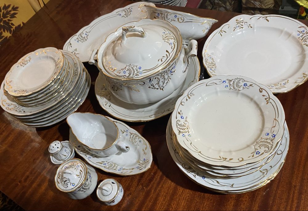 Продам набір посуду Незабудка . Позолота.