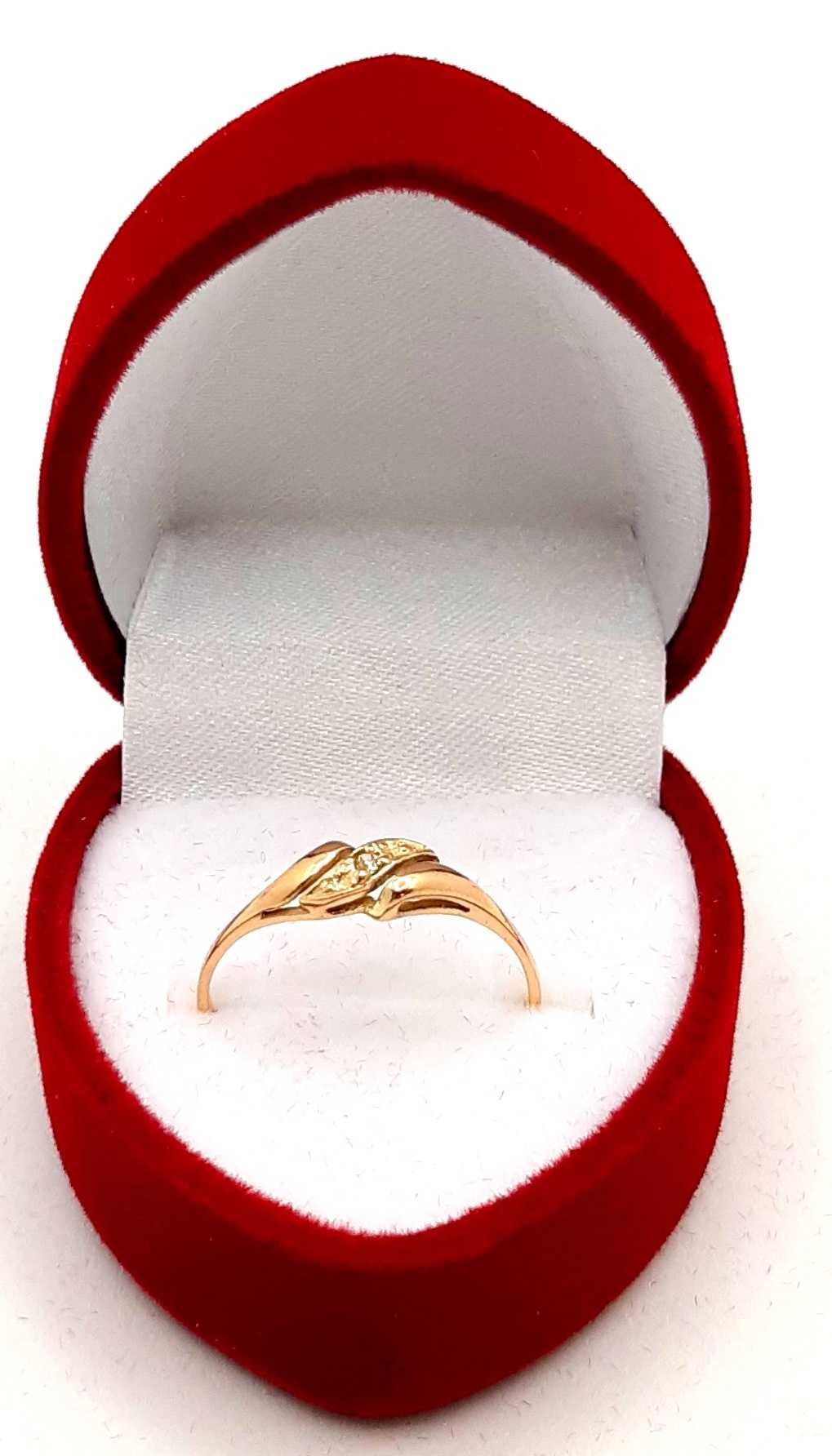 Złoty pierścionek z Cyrkonią PR.585 W:0,81gr R.11 InterLOMBARD