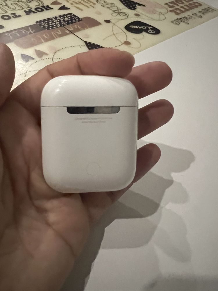 Продам кейс  Airpods 2 . Стан 5-