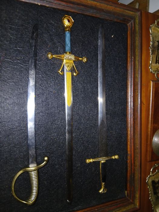 3 Espada  histórica 12 € cada