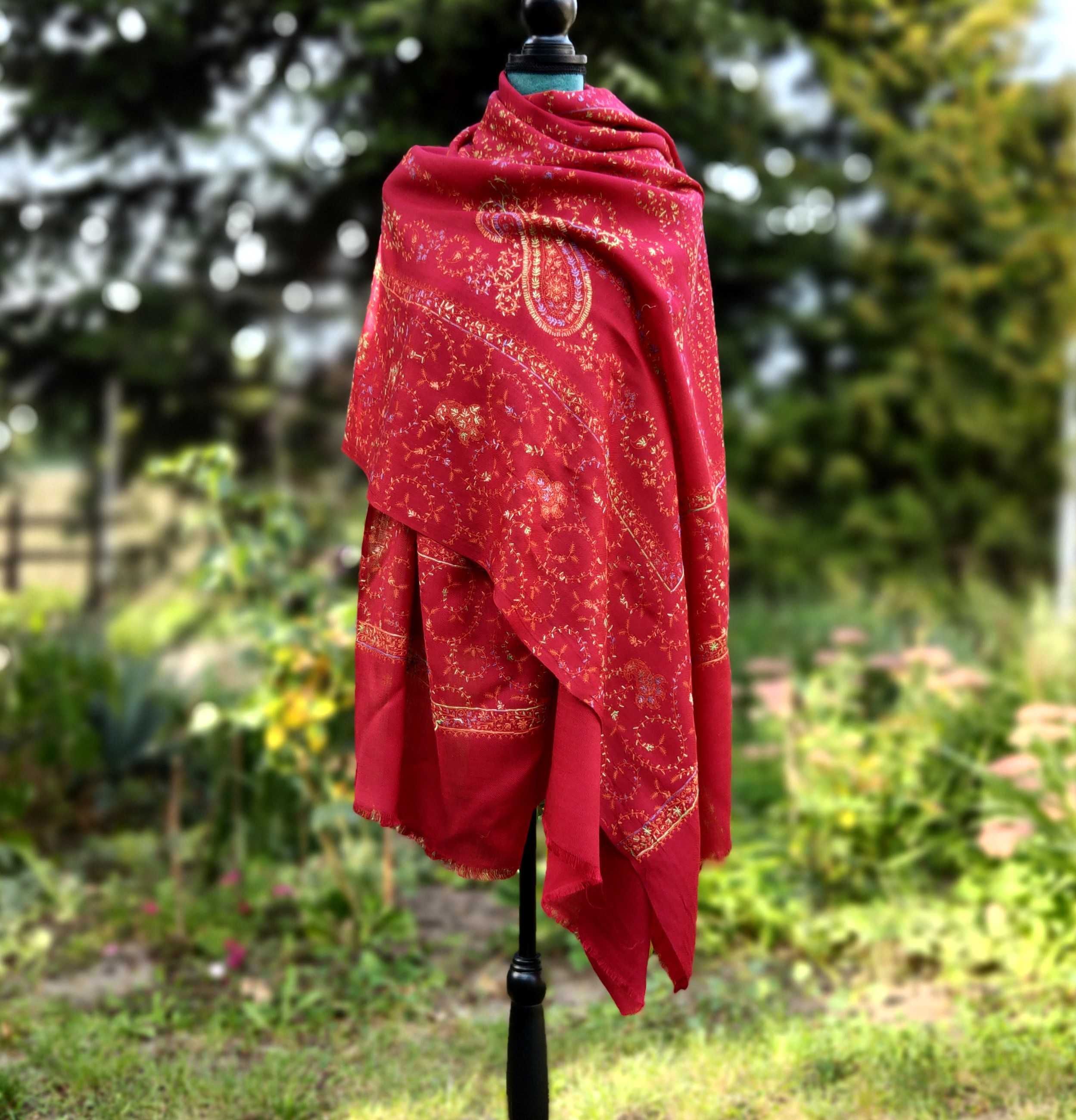 Duży szal orientalny indyjski haftowany haft paisley pashmina czerwony