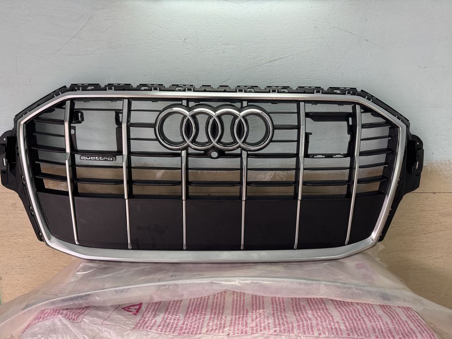 Решітка радіатора Audi Q7 4M Lift