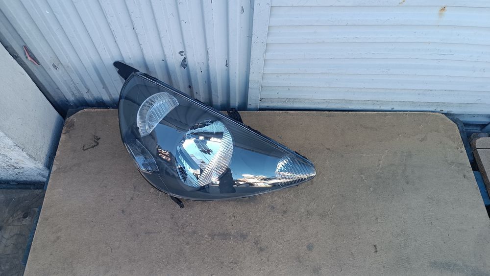Vendo farol direito de Honda jazz ano 2002/08