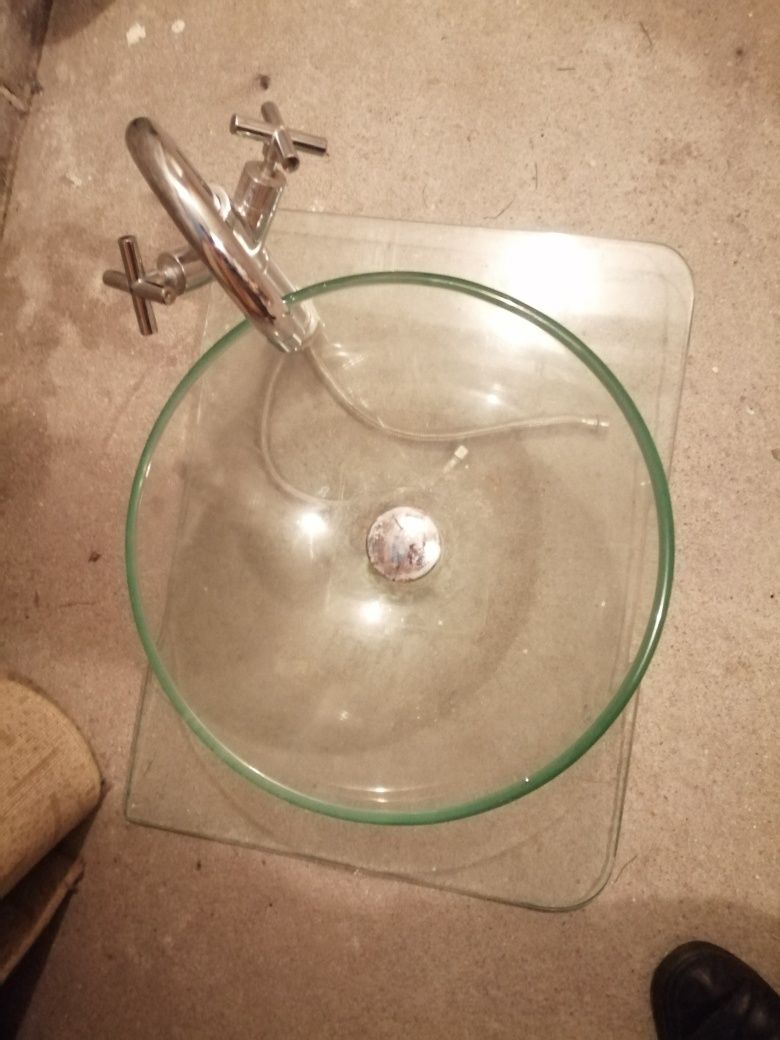 Umywalka na szafkowy z grubego szkła komplet