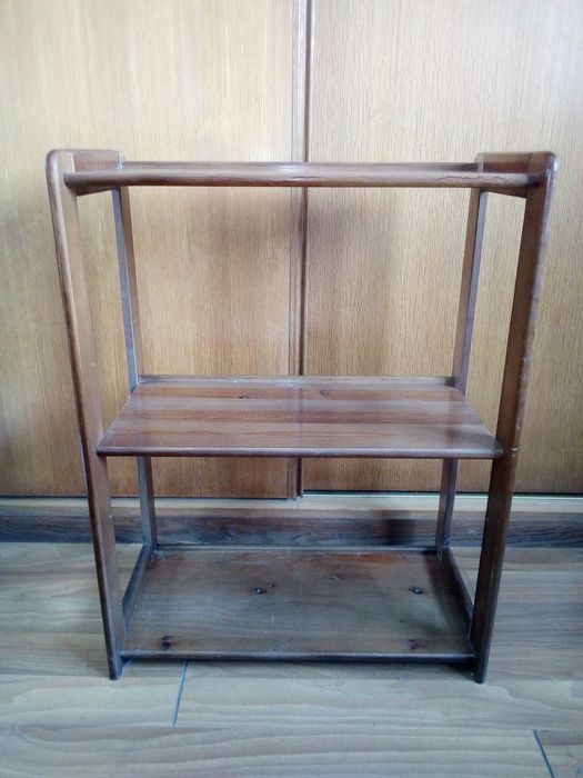 Estantes/prateleiras de madeira ou metal ou plástico/poliéster