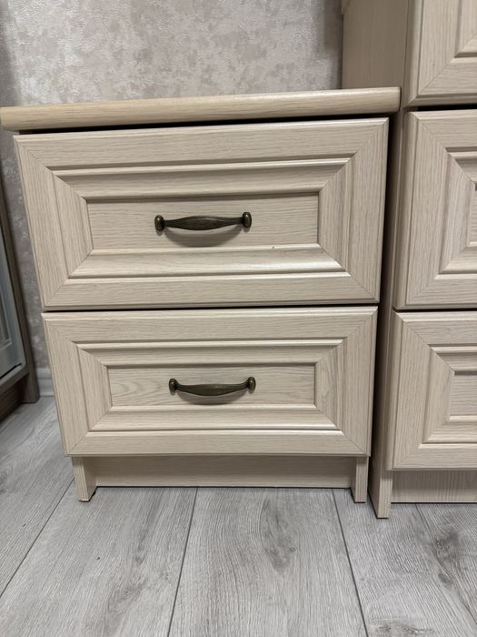 Комод та 2 приліжкові тумбочки в гарному стані