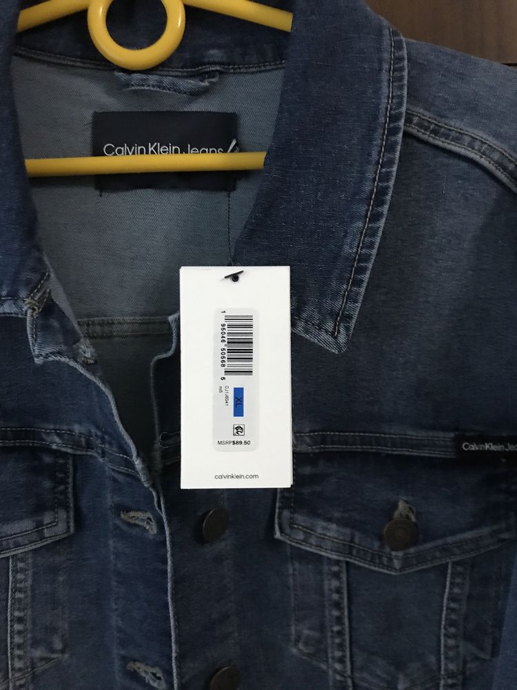 Продам джинсовую куртку осень весна бренд calvin klein