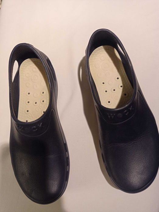 Sapatos WOCK tamanho 42