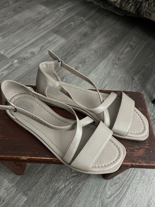 Продам босоніжки 39 розмір