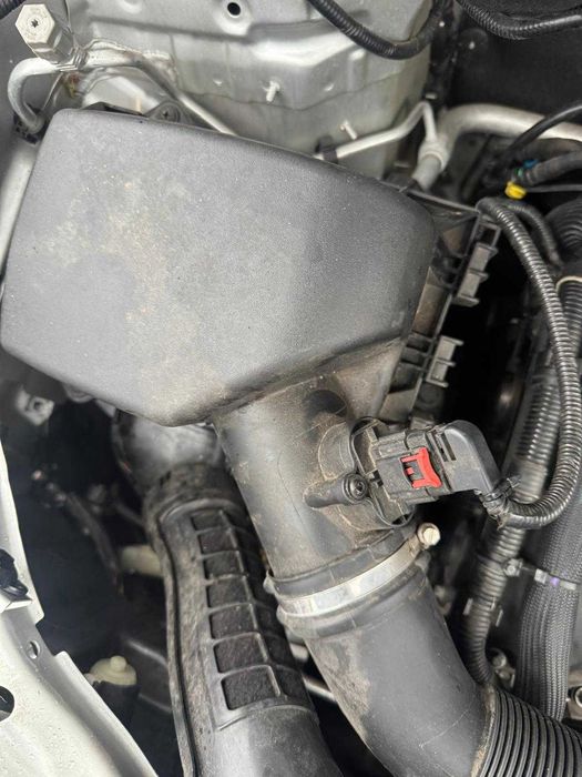 Filtr powietrza Opel Mokka X kompletny