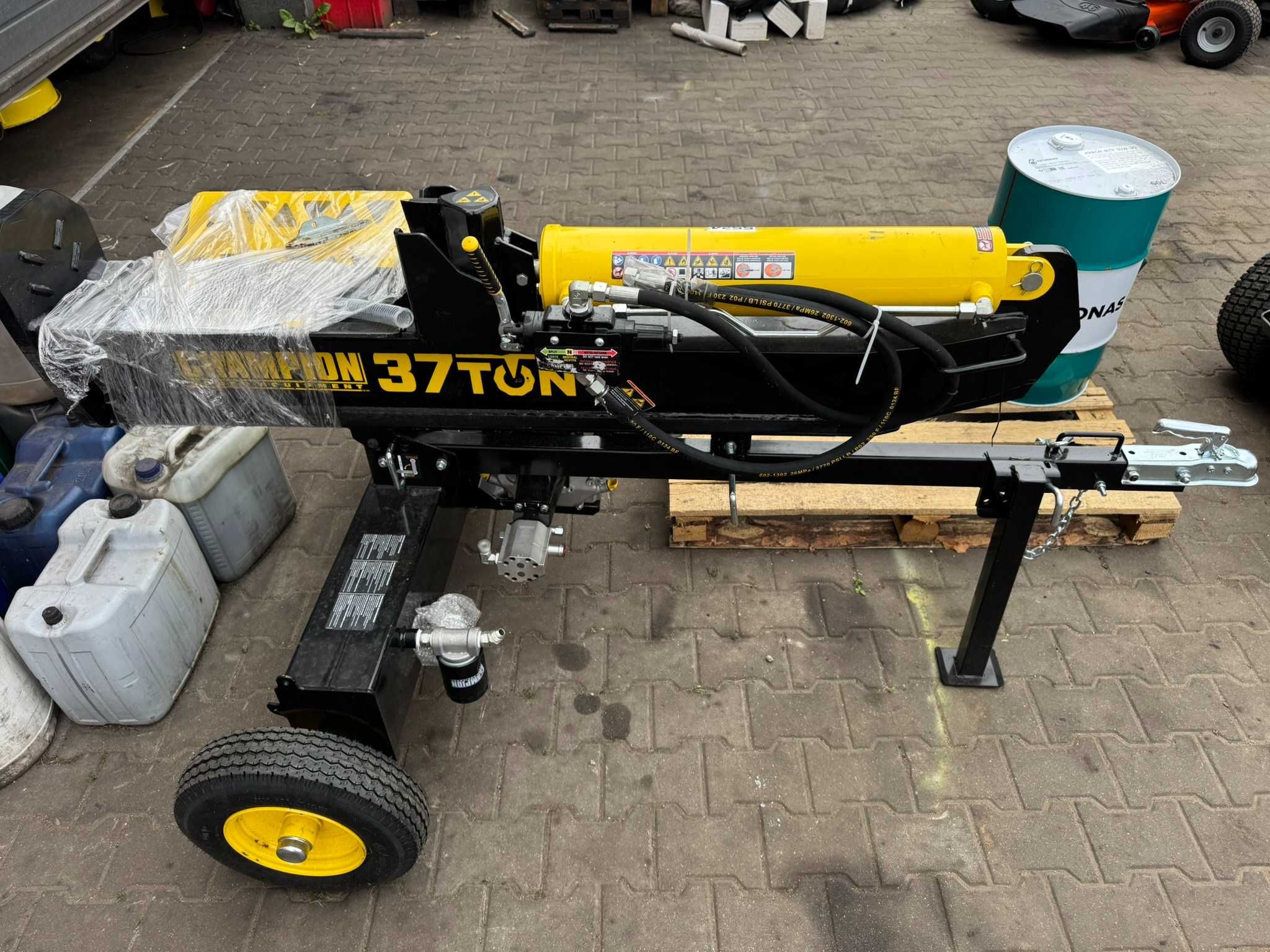 Łuparka hydrauliczna spalinowa do drewna Champion 37 TON z USA Rębak
