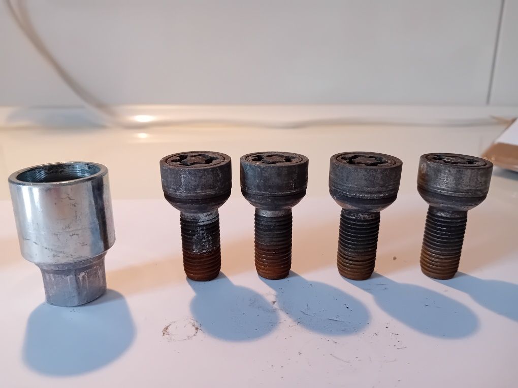 Śruby zabezpieczające do felg VW tiguan OEM
