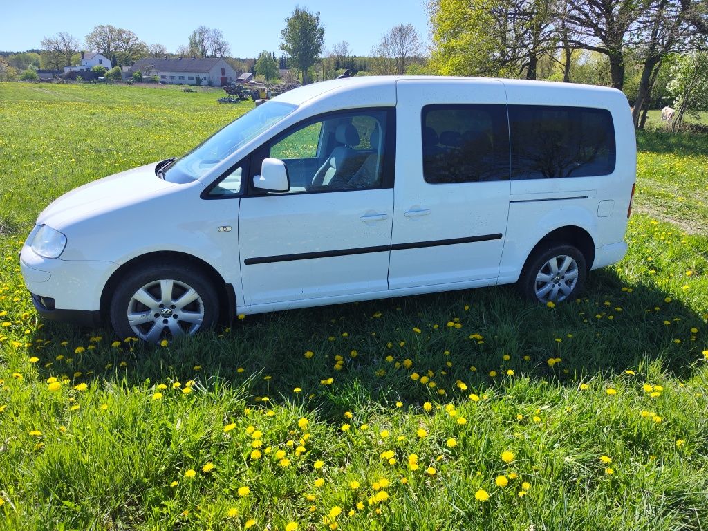 VW Caddy maxsi rok 2009  105km DSG 7-osobowy