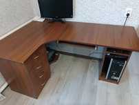 Стіл комп'ютерний (160 см на 110 см)