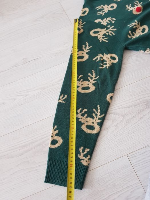 Новорічний светр розмір XL фірма Avenue