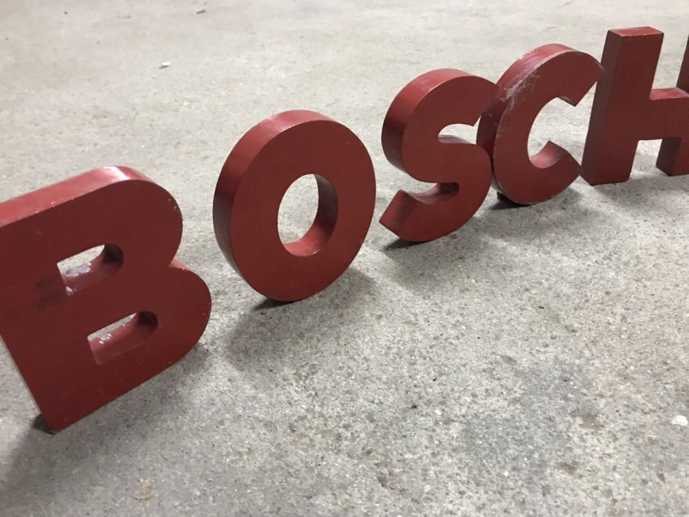 Publicidade Bosch em madeira