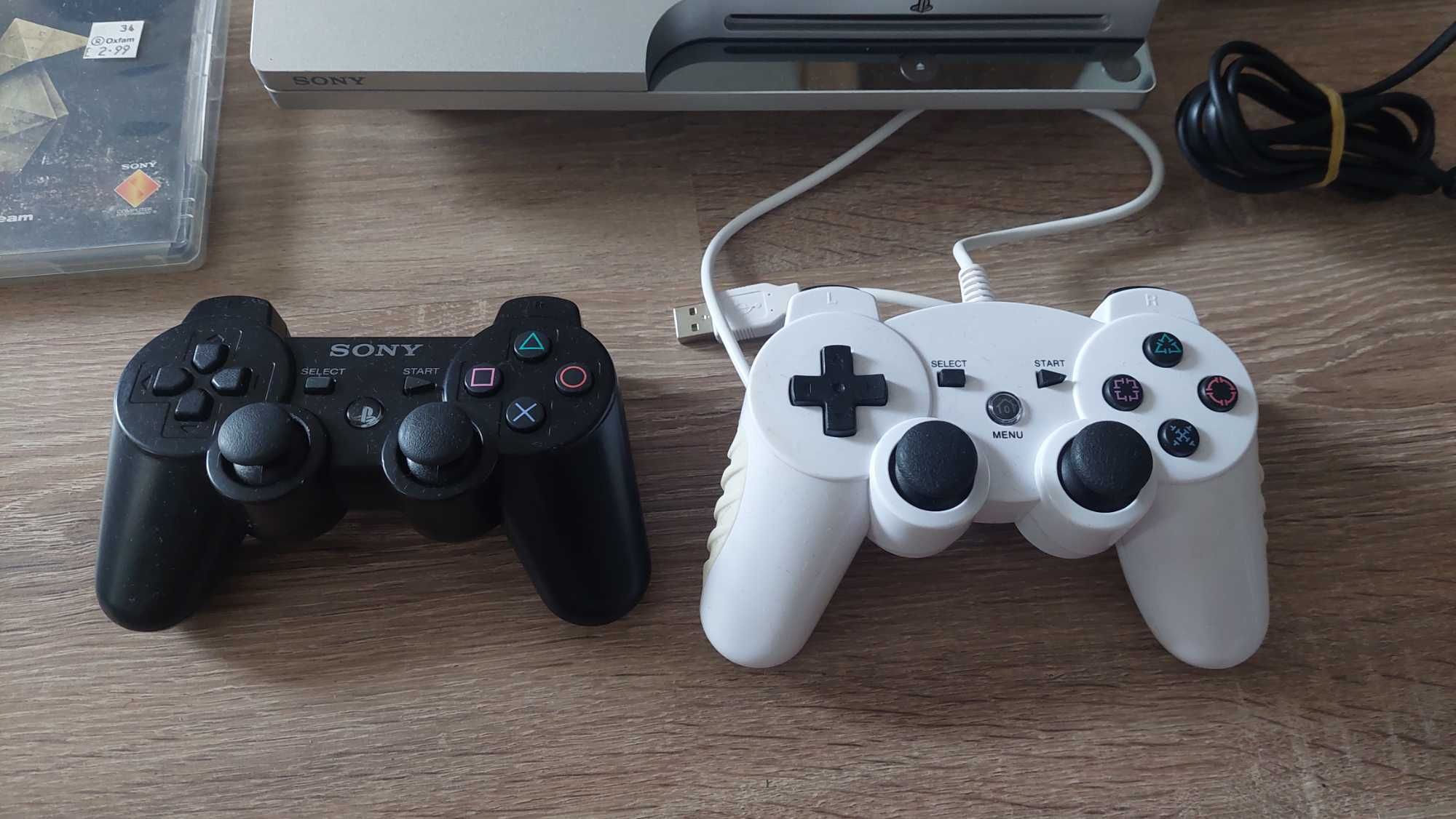 Srebrne PlayStation 3 + gra Heavy Rain, 2 pady, kable HDMI i zasilania