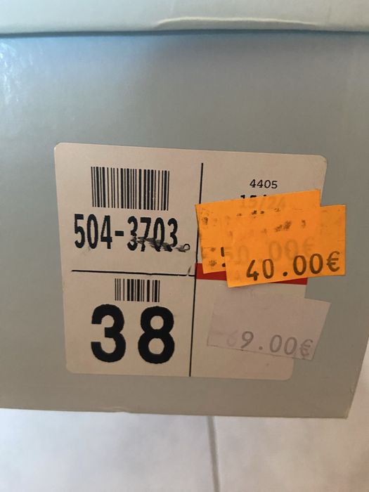 Botas castanhas de cano alto