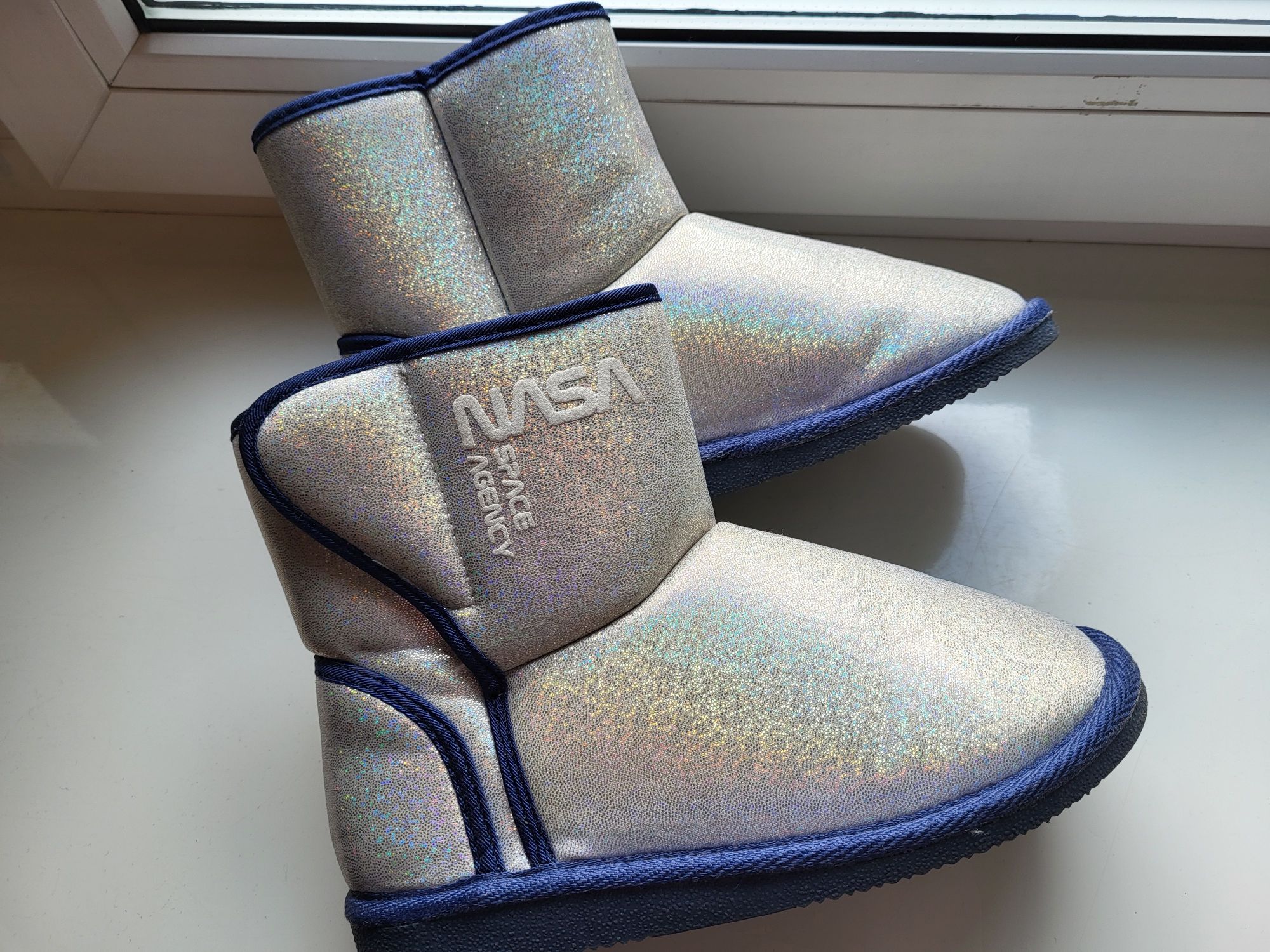 Buty typu Emu z serii NASA rozmiar 35 wkładka 21.5cm