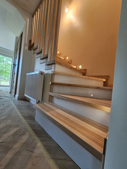 Stopnie, schody dąb, jesion, buk