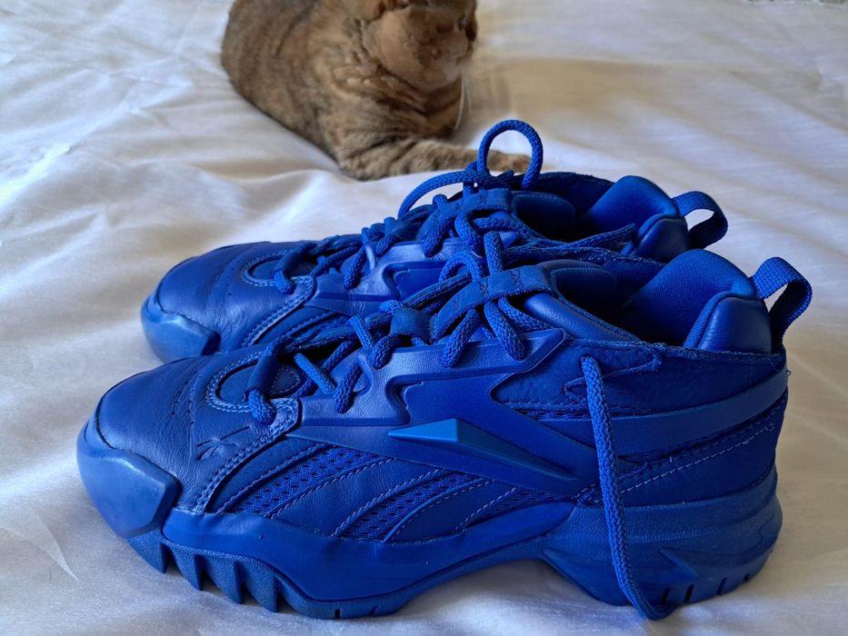 Шкіряні кросівки   reebok  Cardi B р.38.5 устілка25 см