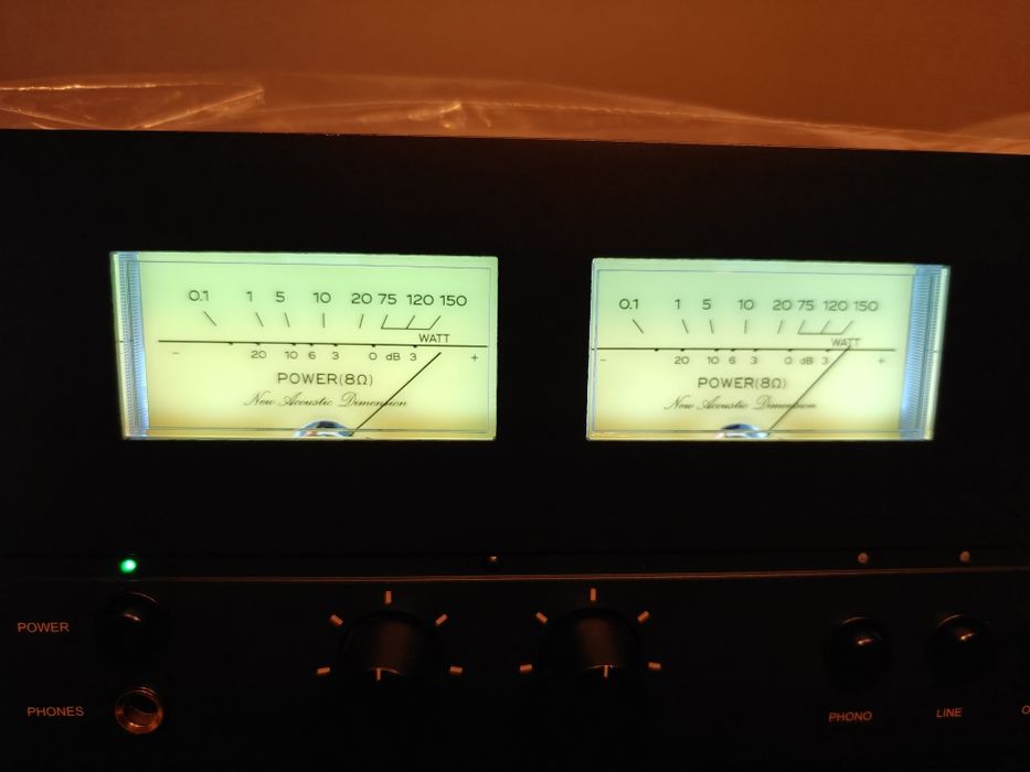 NAD C 3050 wzmacniacz zintegrowany wskaźniki VU