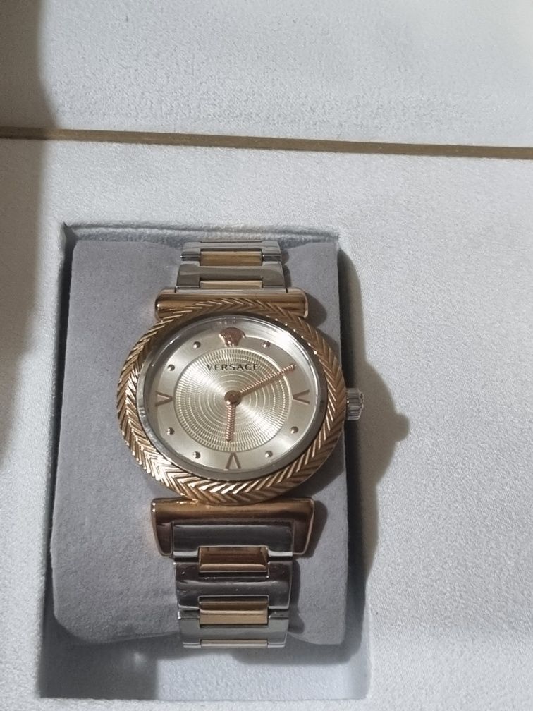 Zegarek damski Versace V Motif