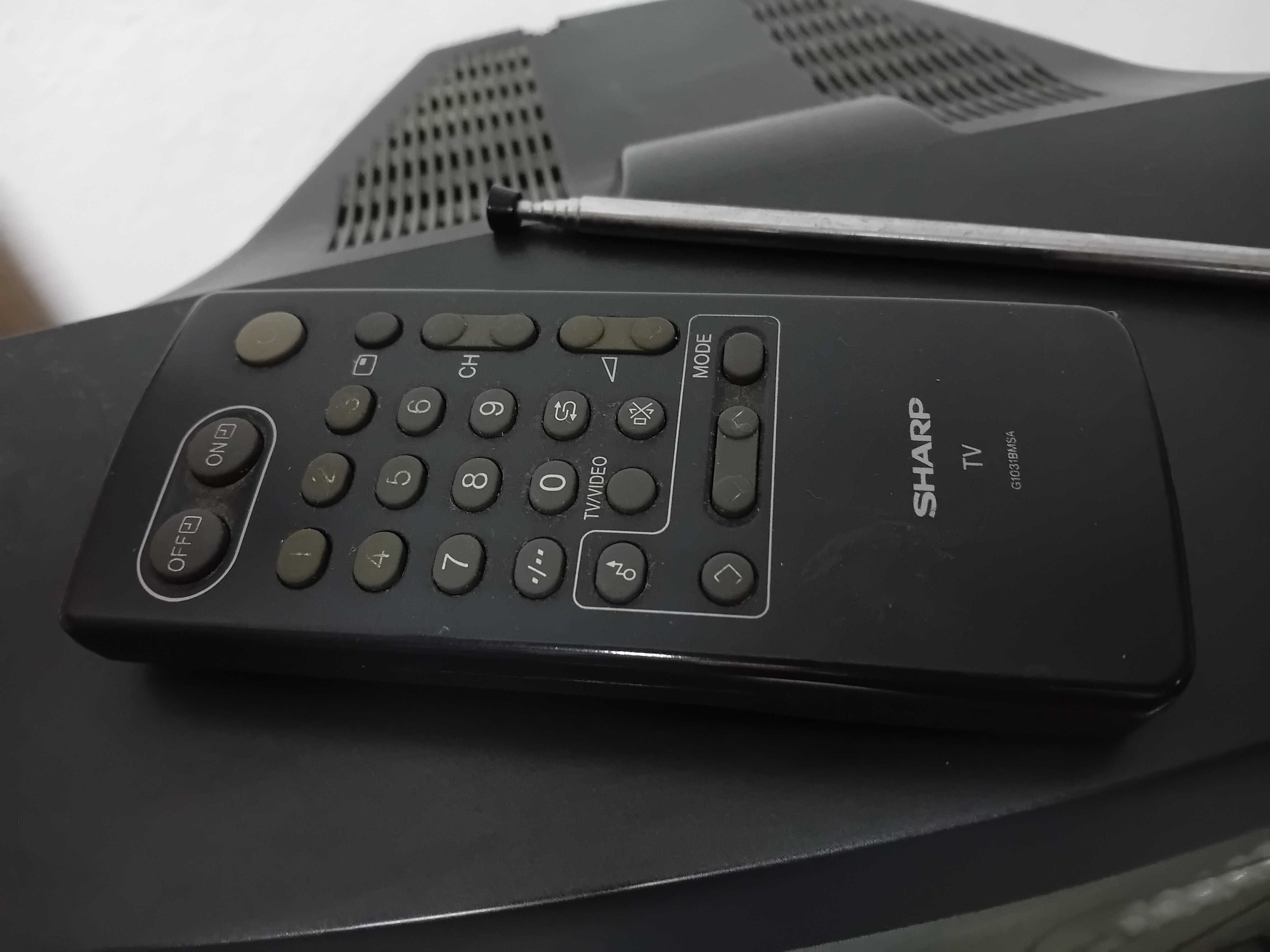 TV  Sharp pequena + comando + antena