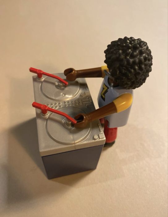 Playmobil : um boneco DJ como novo