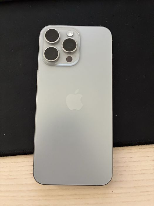 Iphone 15 pro max novo 2025