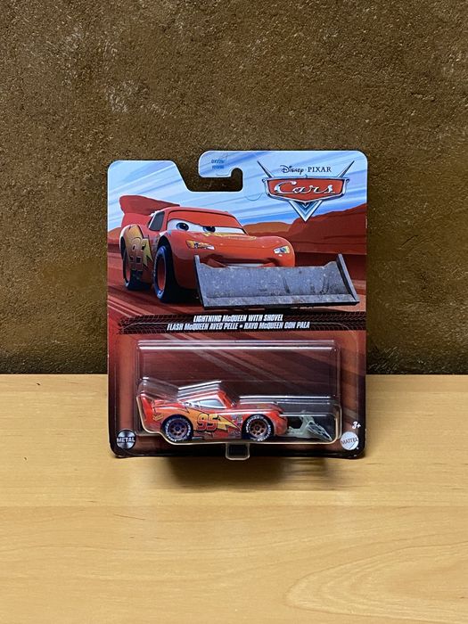 Cars - Lightning McQueen with shovel Disney Pixar