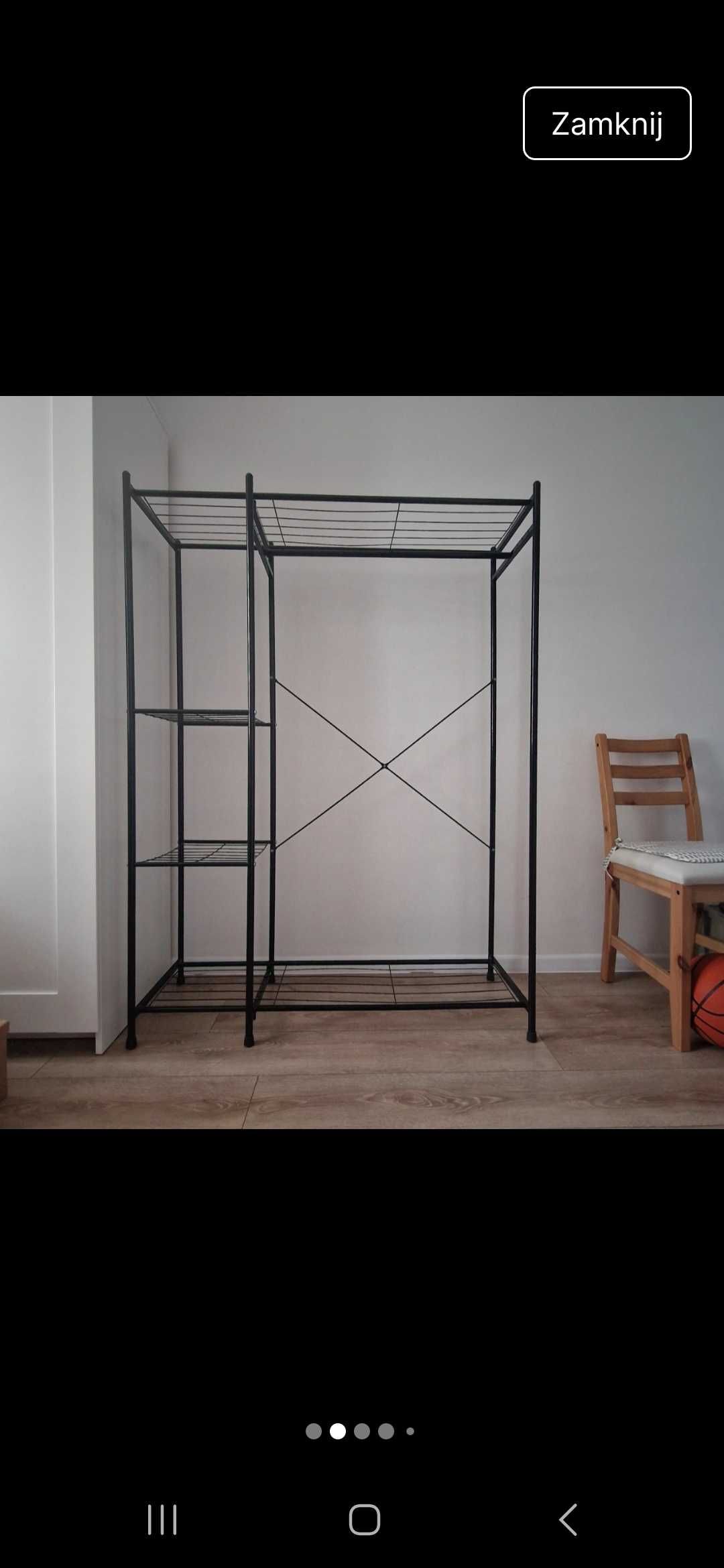 Regal na książki ubrania