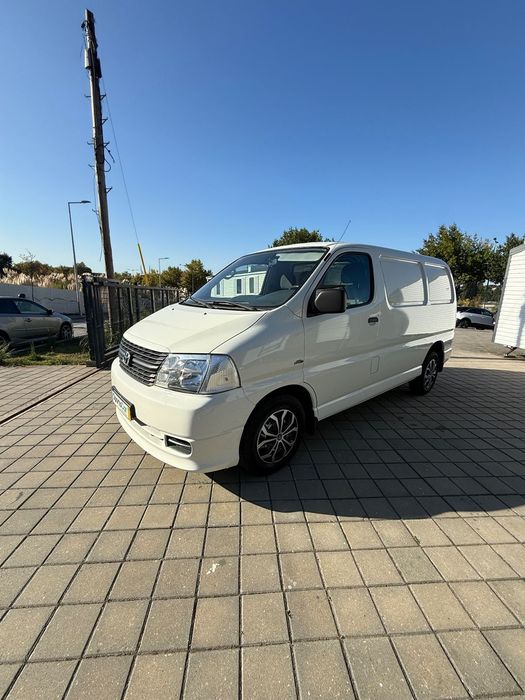 Toyota HIACE 2.5 D4D COM AC 3 LUGARES