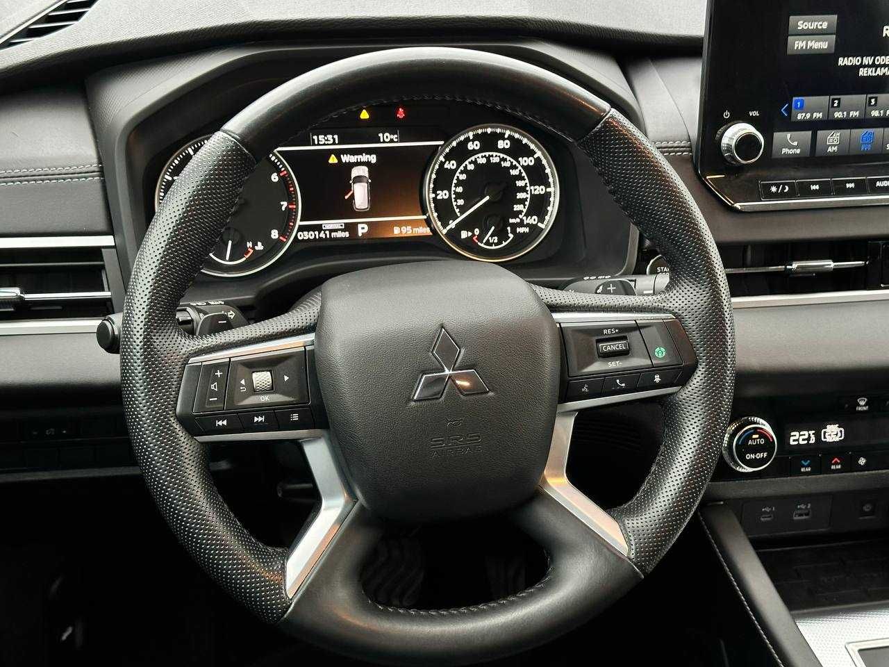 Авто Mitsubishi Outlander 2022