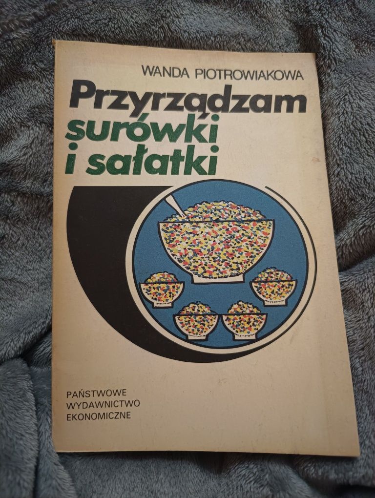 Przyrządzam surówki i sałatki