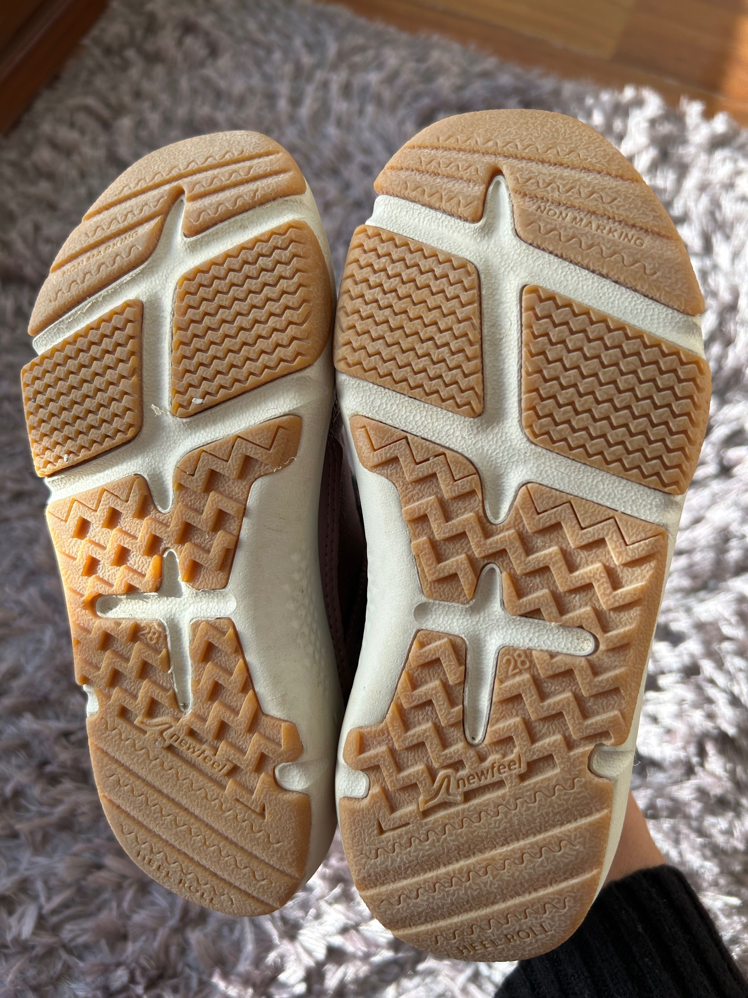 Botins impermeáveis de menina