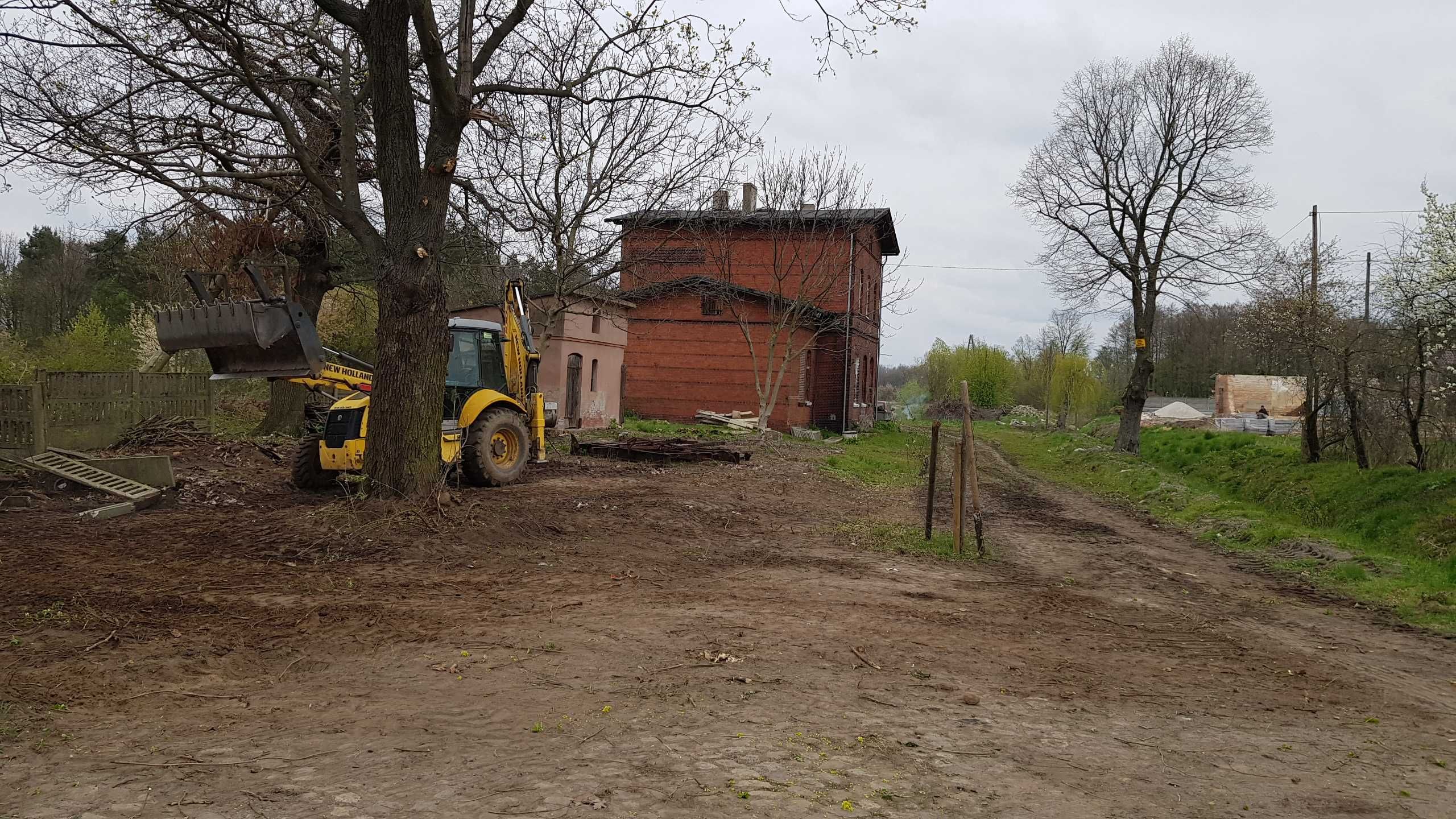 Sprzedam Poniemiecki Dworzec PKP+1,2h teren przemysłowy utwardzony