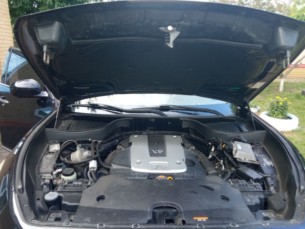 Infinity FX35 друге покоління семиступка автомат