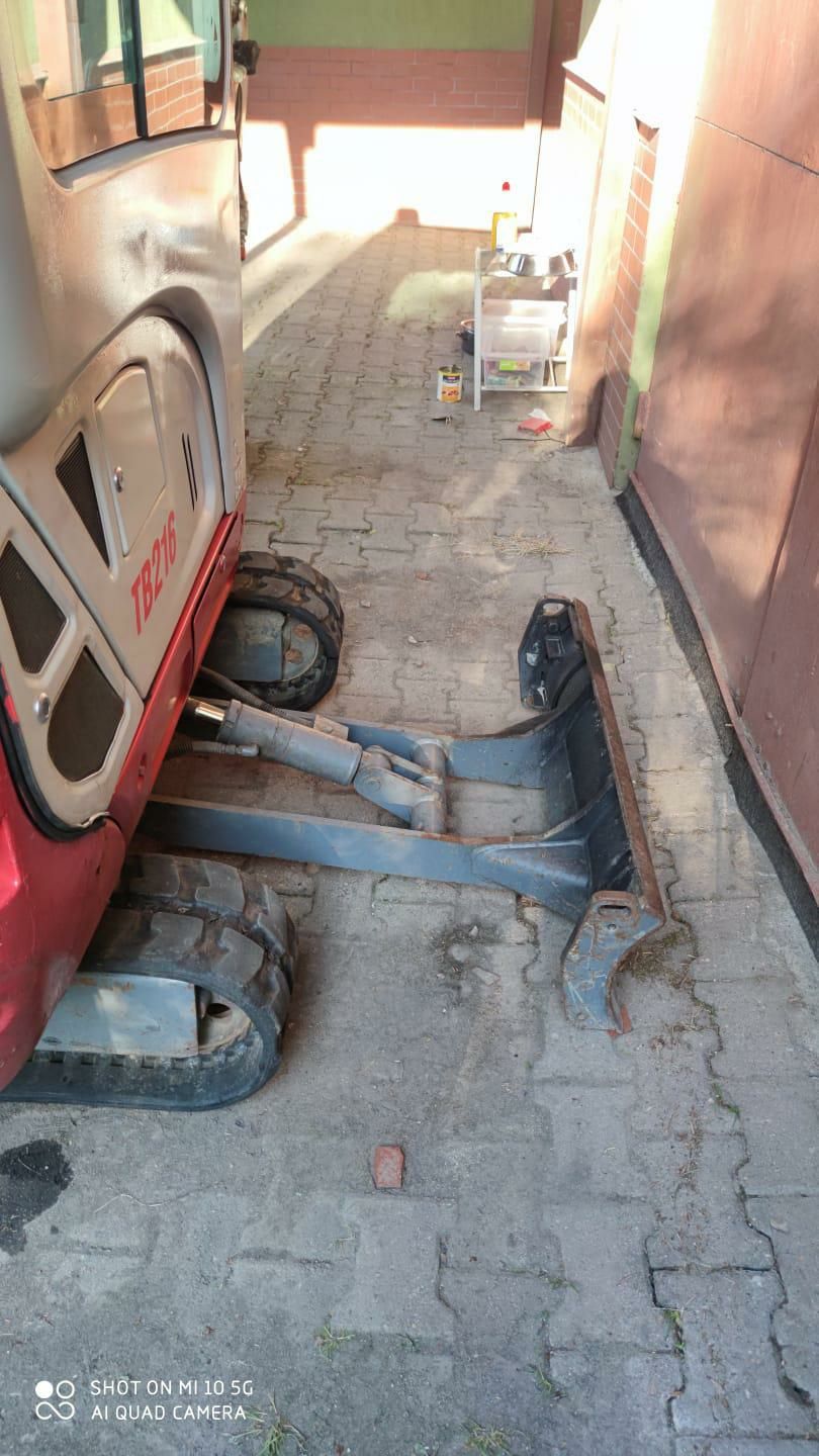 Minikoparka Takeuchi TB 216 uszkodzony silnik